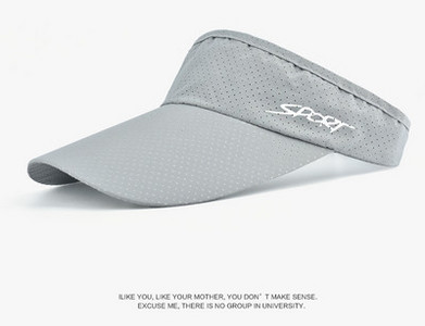 Мъжка шапка с козирка подходяща за спорт с бродиран надпис