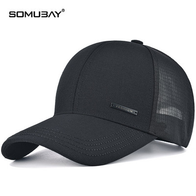 Мъжка шапка от дишаща материя с козирка и метален елемент