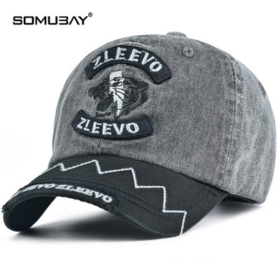 Мъжка ретро шапка с бродиран надпис и козирка