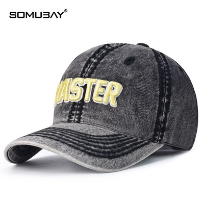 Мъжка дънкова шапка с козирка и бродиран надпис