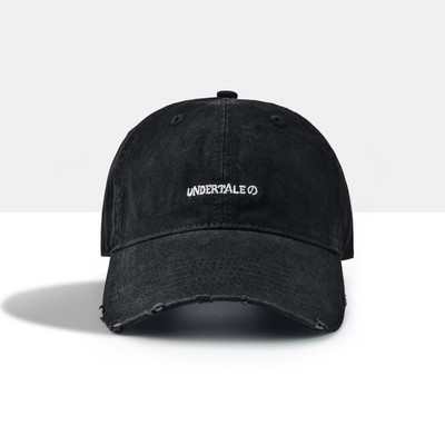 Пролетно-есенна шапка с козирка и скъсан ефект