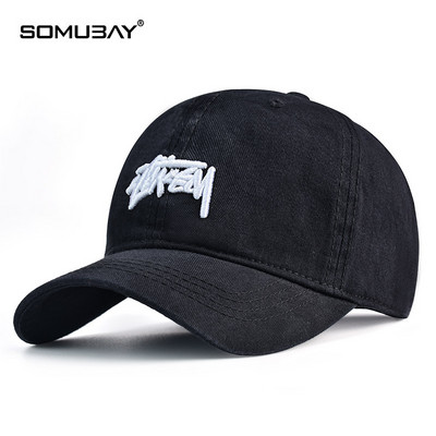 Памучна мъжка шапка с козирка и бродерия