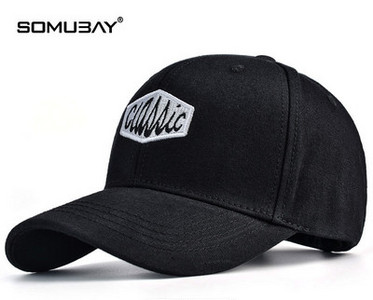 Мъжка бейзболна шапка с бродиран надпис