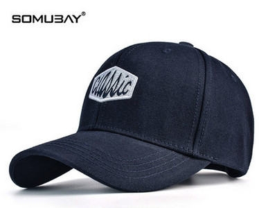 Мъжка бейзболна шапка с бродиран надпис