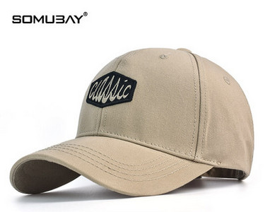 Мъжка бейзболна шапка с бродиран надпис