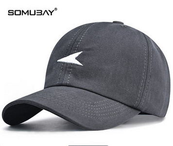 Текстилна шапка с козирка и бродерия