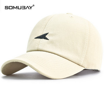 Текстилна шапка с козирка и бродерия