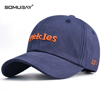 Ежедневна мъжка шапка с козирка и бродиран надпис