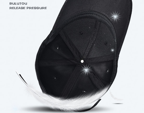 Мъжка бейзболна шапка с бродиран надпис