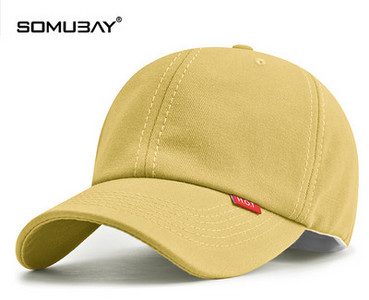 Мъжка бейзболна шапка с козирка подходяща за ежедневието