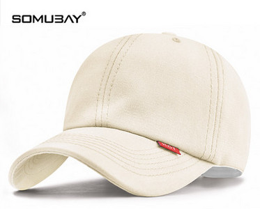 Мъжка бейзболна шапка с козирка подходяща за ежедневието