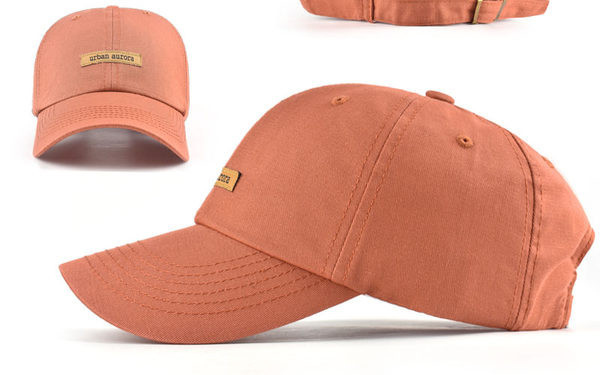 Мъжка бейзболна шапка с козирка и надпис 