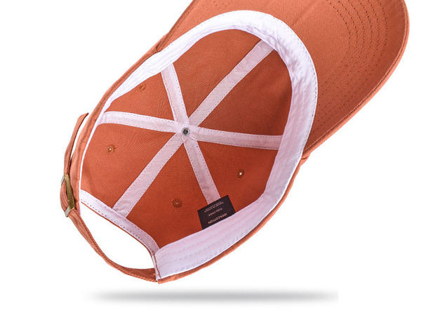 Мъжка бейзболна шапка с козирка и надпис 