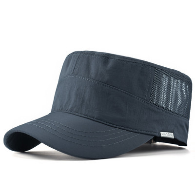 Мъжка лятна шапка от дишаща материя с козирка и метален елемент