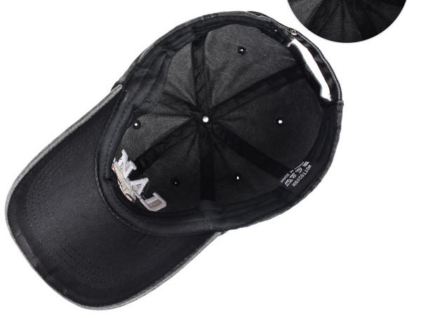 Мъжка шапка -  с бродерия и извита периферия