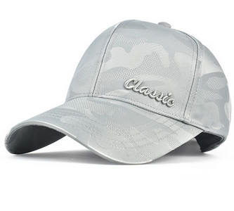 Мъжка лятна камуфлажна шапка с бродиран надпис и козирка