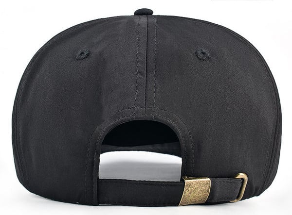 Мъжка  бейзболна шапка с козирка и бродерия 