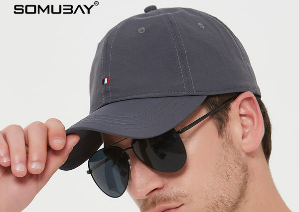 Изчистен модел текстилна шапка с козирка