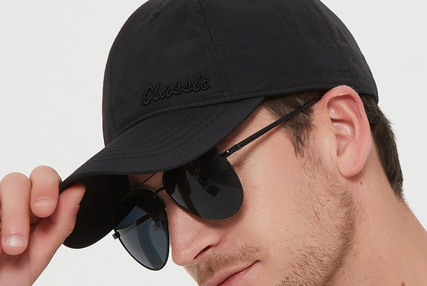 Мъжка текстилна бейзболна шапка с козирка и надпис