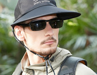 Мъжка шапка с голяма периферия от дишаща материя с надпис