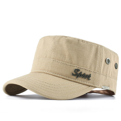 Текстилна шапка с козирка и метален надпис