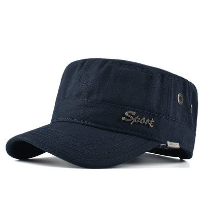 Текстилна шапка с козирка и метален надпис