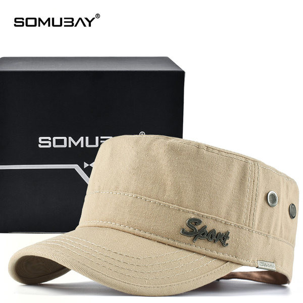 Текстилна шапка с козирка и метален надпис