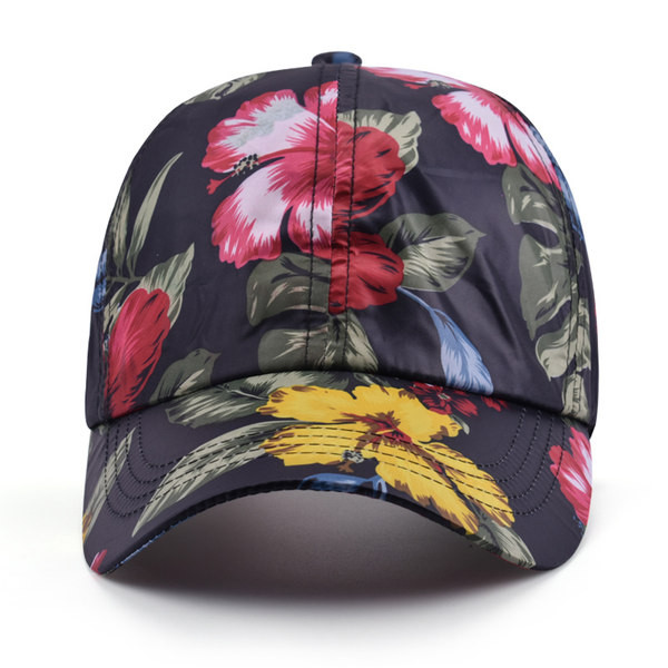 Мъжка лятна шапка с козирка и флорални мотиви