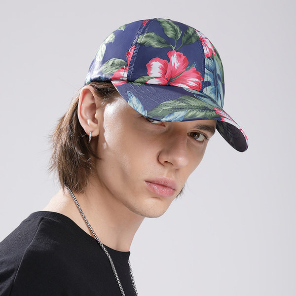 Мъжка лятна шапка с козирка и флорални мотиви