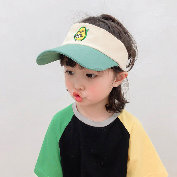 Детска текстилна козирка с цветна апликация