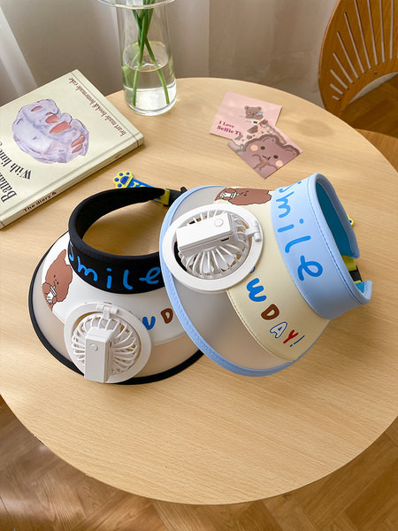 Детска козирка за лятото с вентилатор