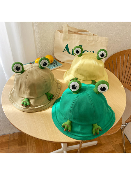 Текстилна детска шапка с 3D елементи