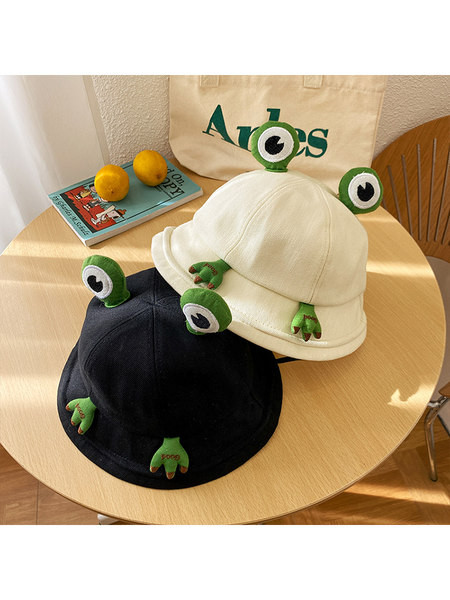 Текстилна детска шапка с 3D елементи