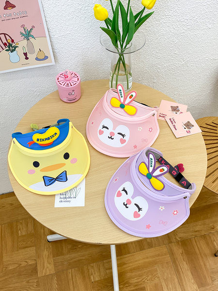 Лятна слънцезащитна шапка  с козирка и апликация за момчета и момичета 