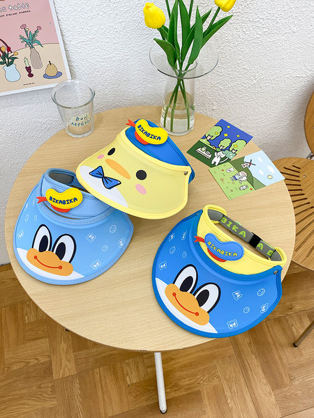 Лятна слънцезащитна шапка  с козирка и апликация за момчета и момичета 