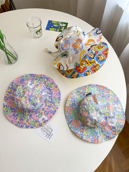 Детска слънцезащитна шапка с цветна апликация