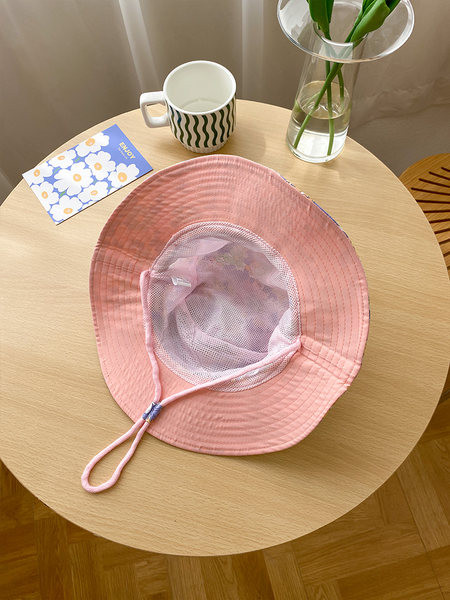 Детска слънцезащитна шапка с цветна апликация