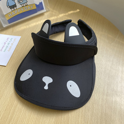 Gyermek sapka 3D díszítéssel és napellenzővel