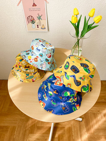 Детска текстилна шапка с цветен  десен