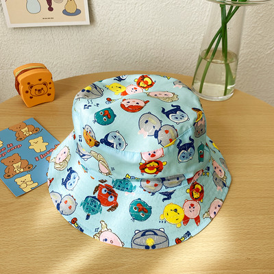 Детска текстилна шапка с цветен  десен