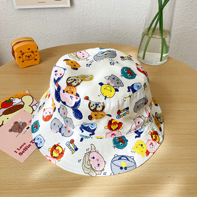 Детска текстилна шапка с цветен  десен