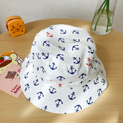 Детска текстилна шапка с цветен  десен