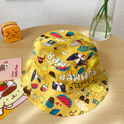 Детска текстилна шапка с цветен  десен