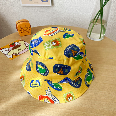 Детска текстилна шапка с цветен  десен