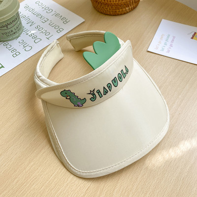 Детска шапка с квадратна козирка и надпис 