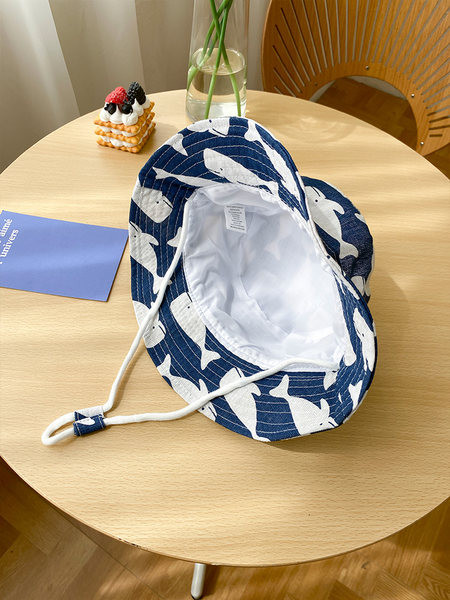 Детска текстилна шапка с цветен принт