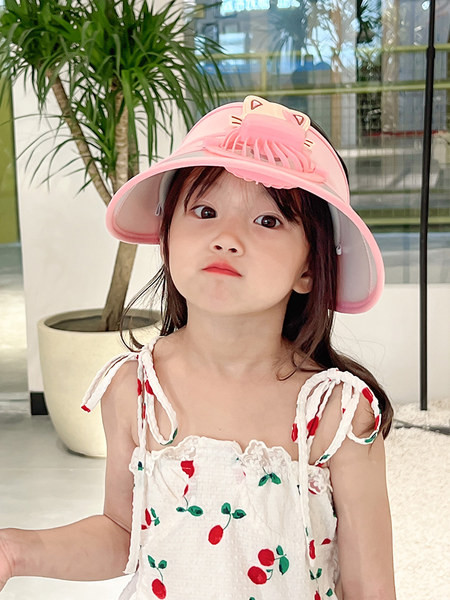 Детска козирка с вграден вентилатор