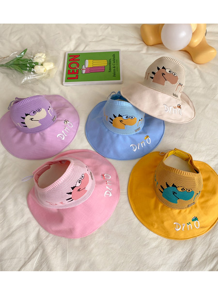 Детска цветна козирка с бродерия