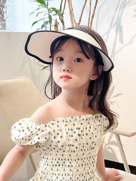 Dječji šešir - s velikim valovitim obodom