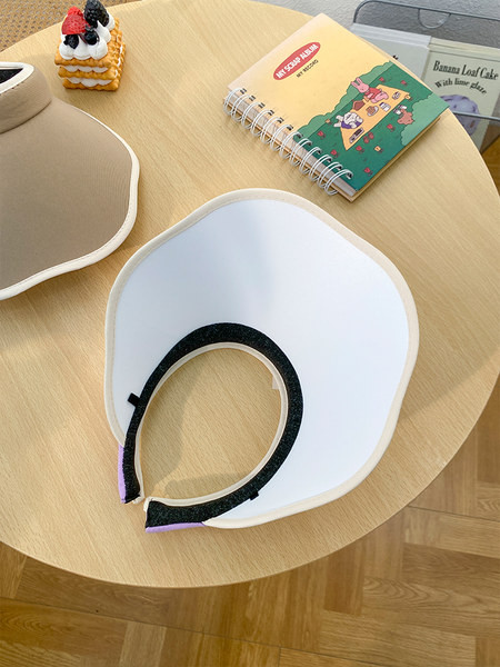 Dječji šešir - s velikim valovitim obodom